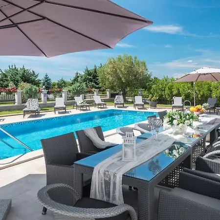 Luxury With Private Pool For 14 People *