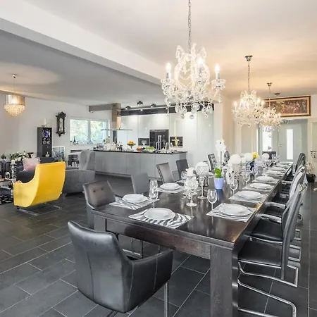 Holiday home Luxury With Private Pool For 14 People *